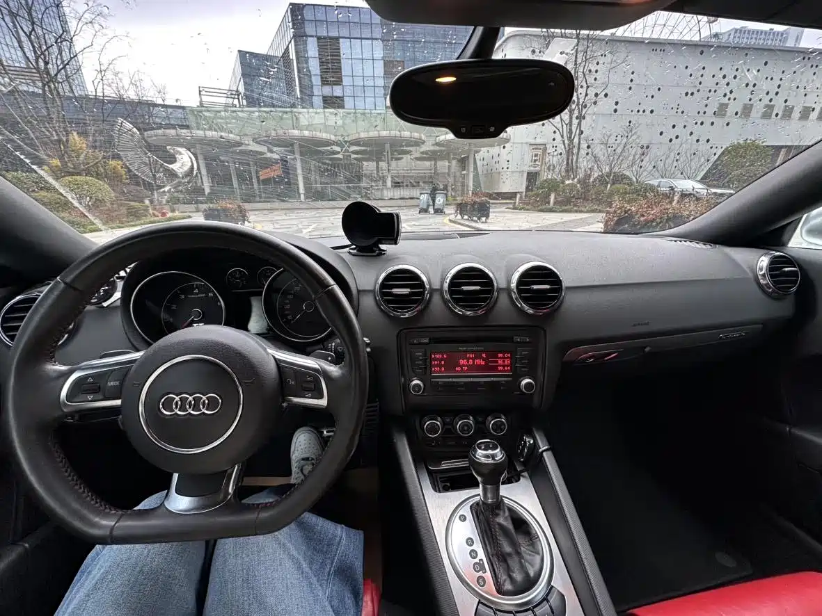Audi TTS 2011 Model TTS Roadster 2.0TFSI quattro фото 8