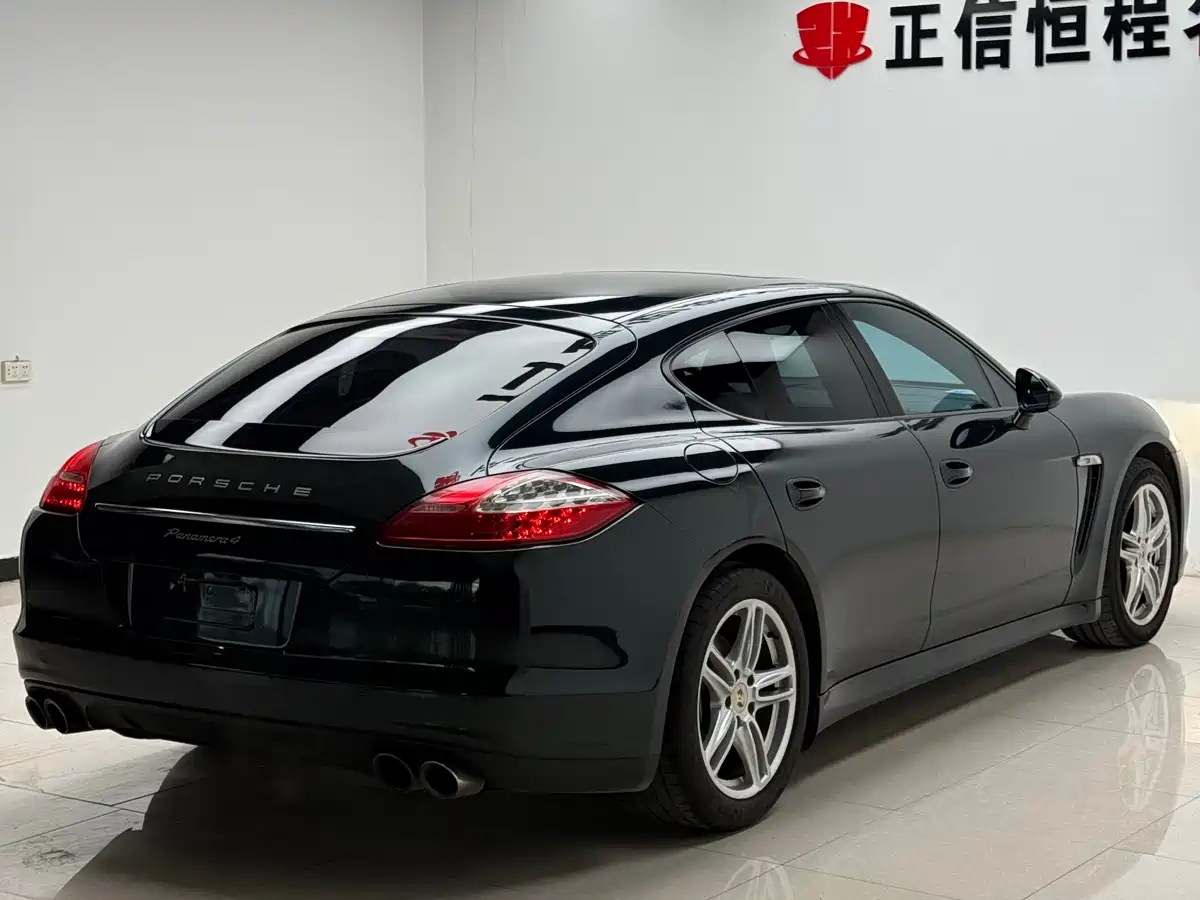 Porsche Panamera 2010 Panamera 4 3.6L фото 38