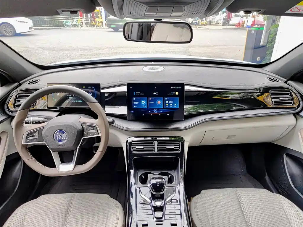 BYD Qin PLUS 2024 Glory Edition DM-i 55KM Leading фото 10