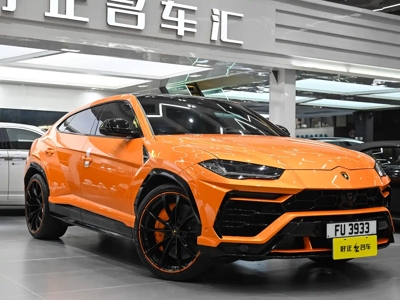 LAMBORGHINI URUS