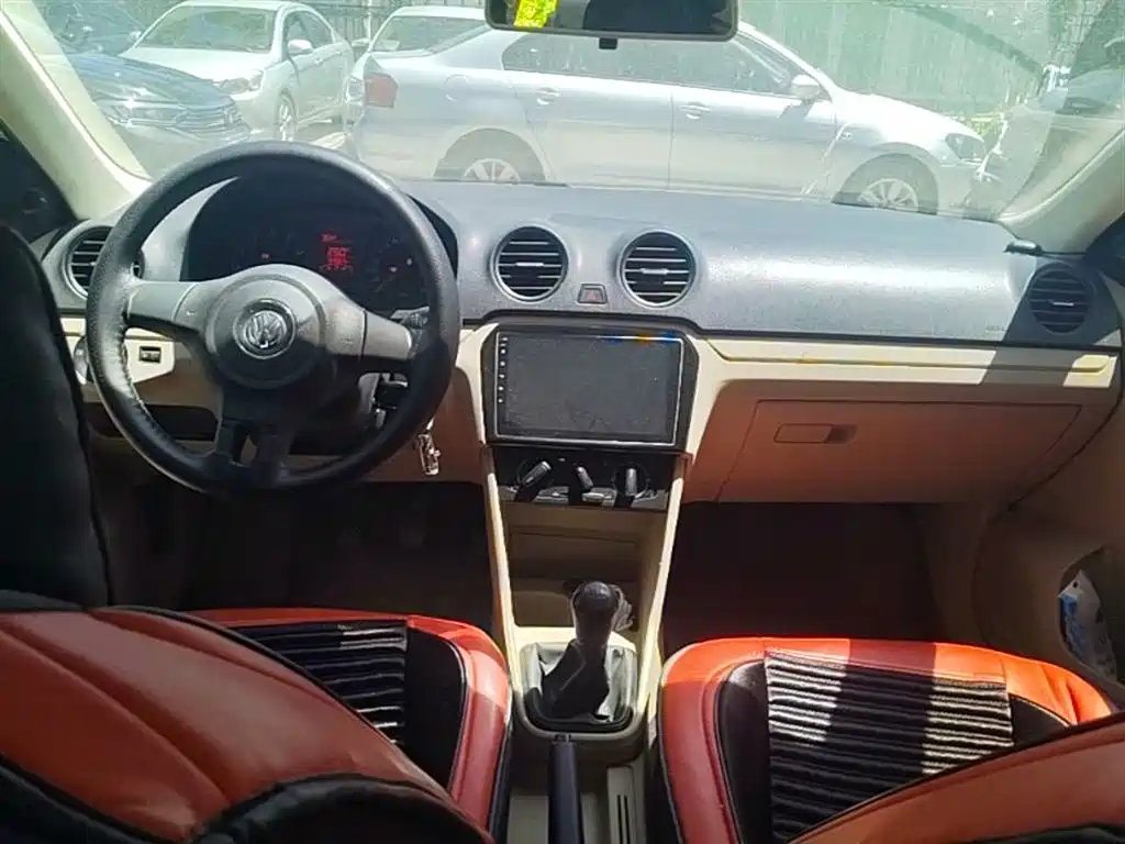 Volkswagen Jetta 2015 1.6L Manual Trend фото 17