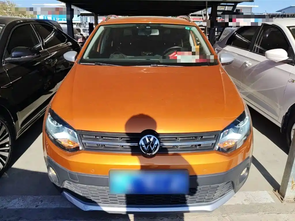 Volkswagen Polo 2016 1.6L Cross Polo Automatic фото 3
