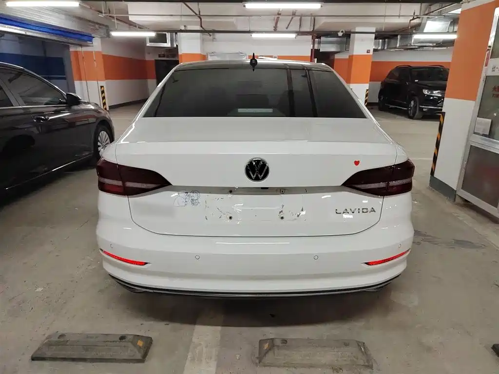 Volkswagen Lavida 2021 1.5L Auto Comfort Edition фото 4