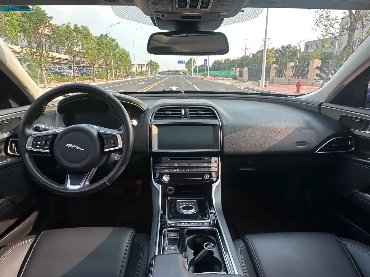 Фото 6 - Jaguar XEL