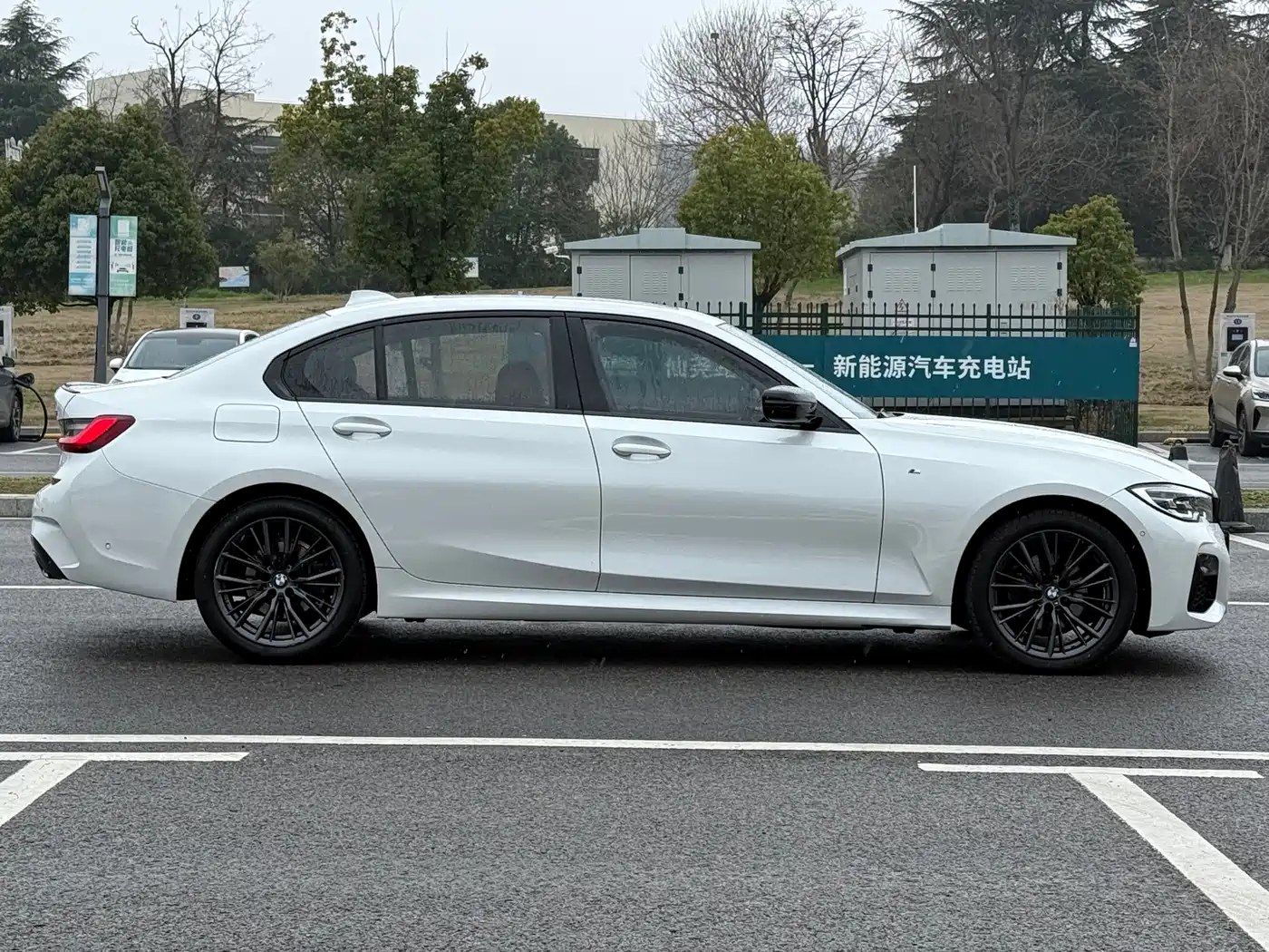 BMW 3 Series 2022 325Li M Sport Shadow Edition фото 4