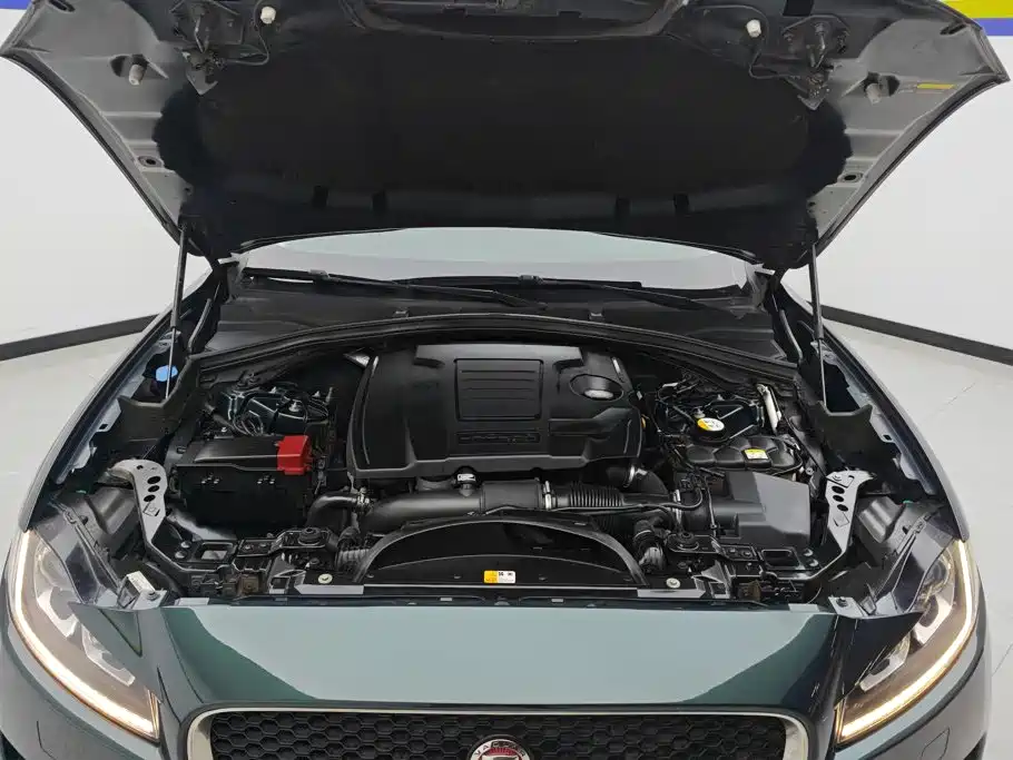 Jaguar F-PACE 2017 2018 2.0T 2WD Urban Premium Edition