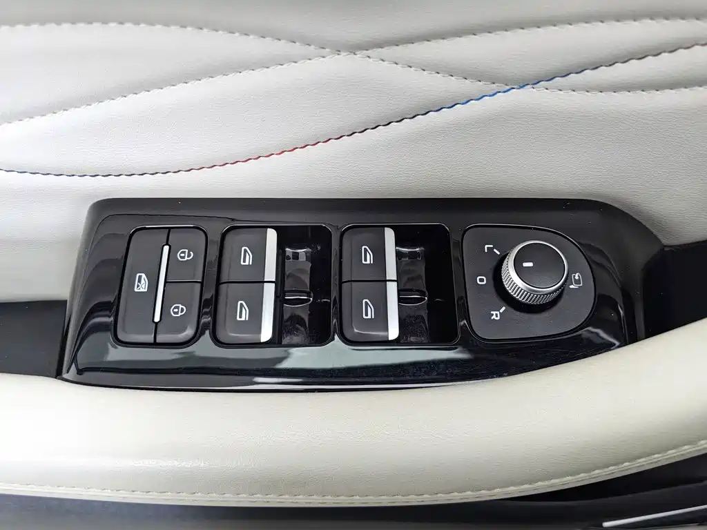 Фото 9 - Geely Xingyue L