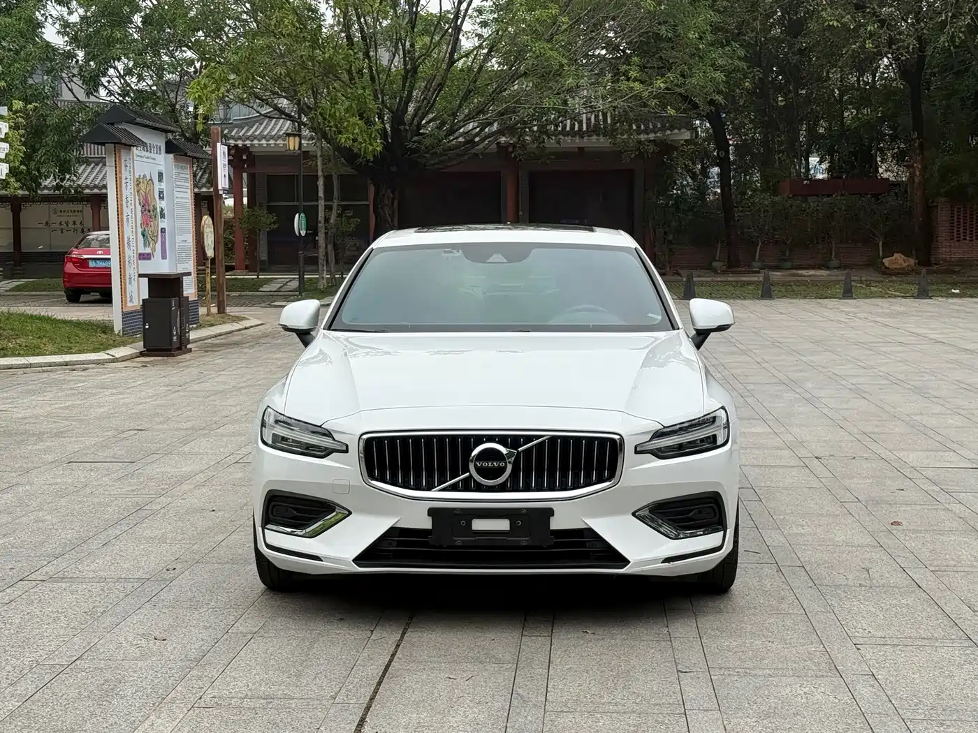 VOLVO S60