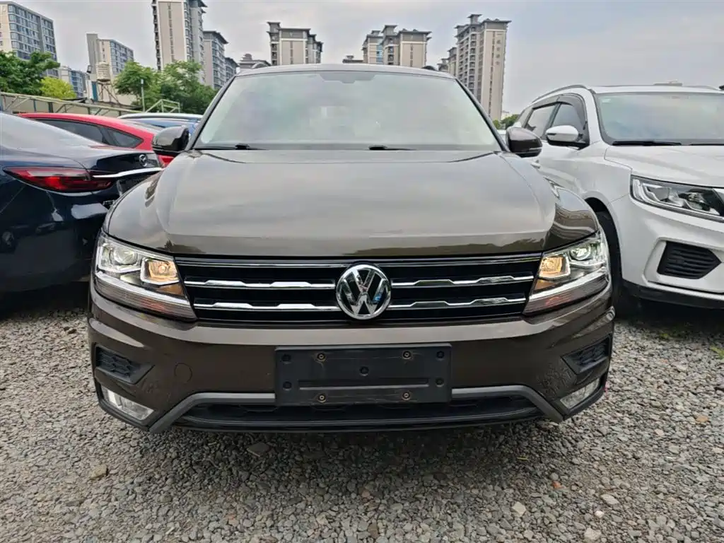 Volkswagen Tiguan L 2018 Facelift 330TSI Automatic 2WD Trend Edition фото 3