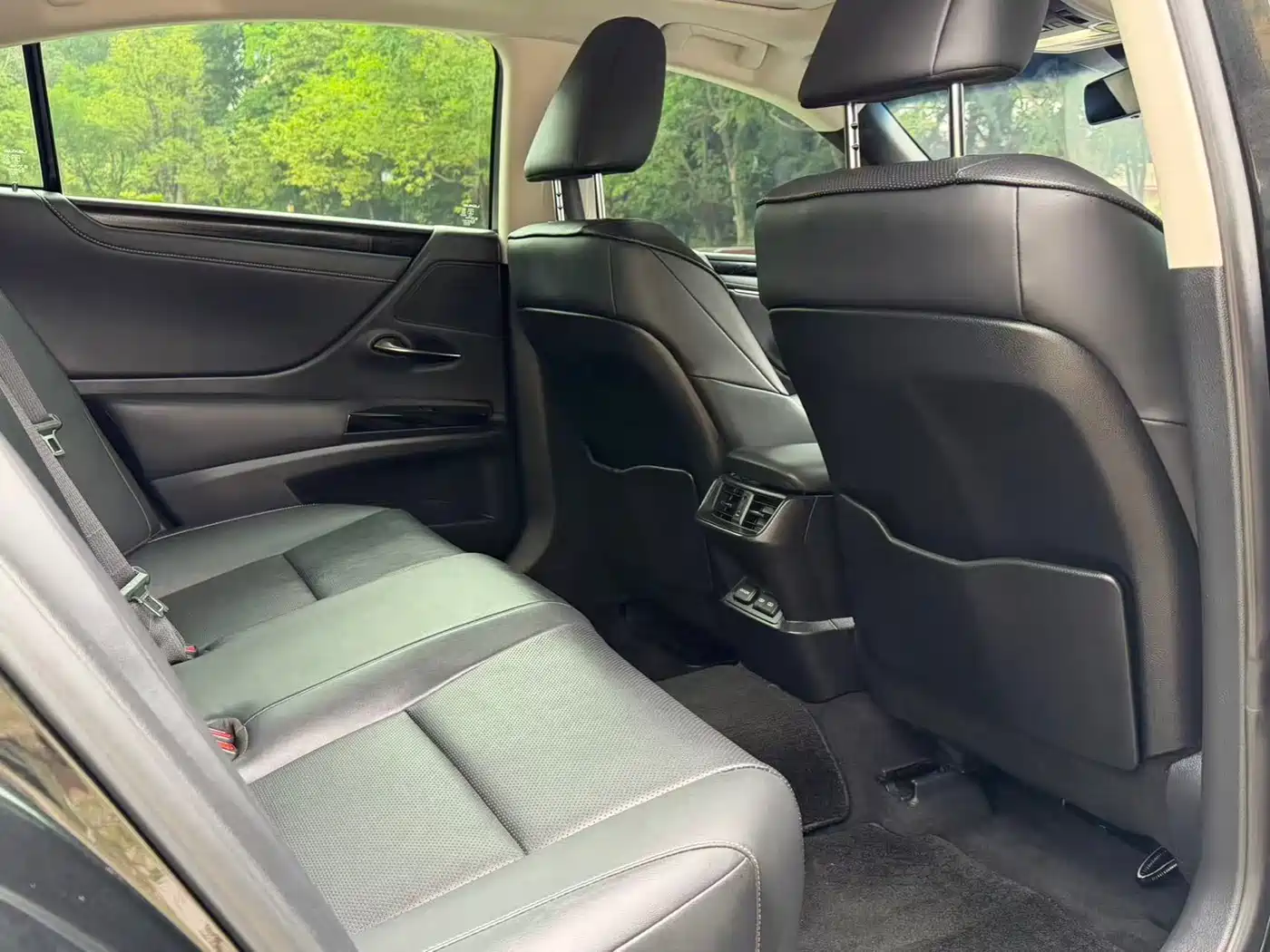 Lexus ES 2022 200 Luxury Edition фото 6
