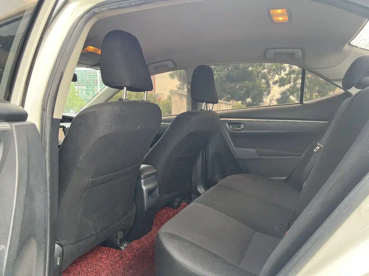 Toyota Corolla 2014 1.6L CVT GL фото 9