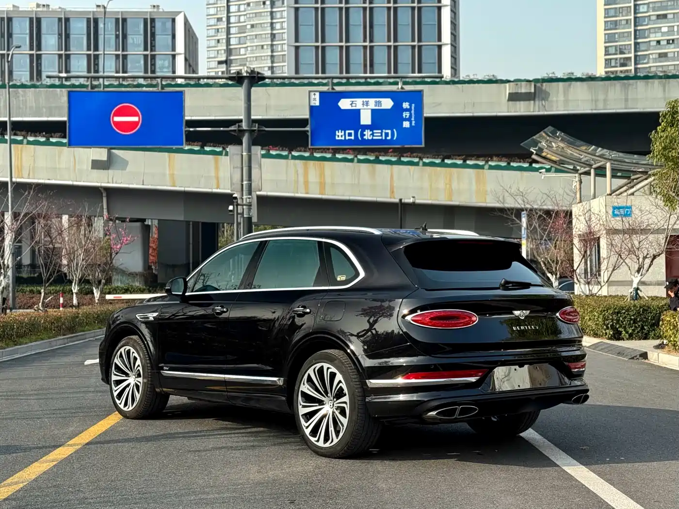 BENTLEY TIMYUE PLUG IN HYBRID