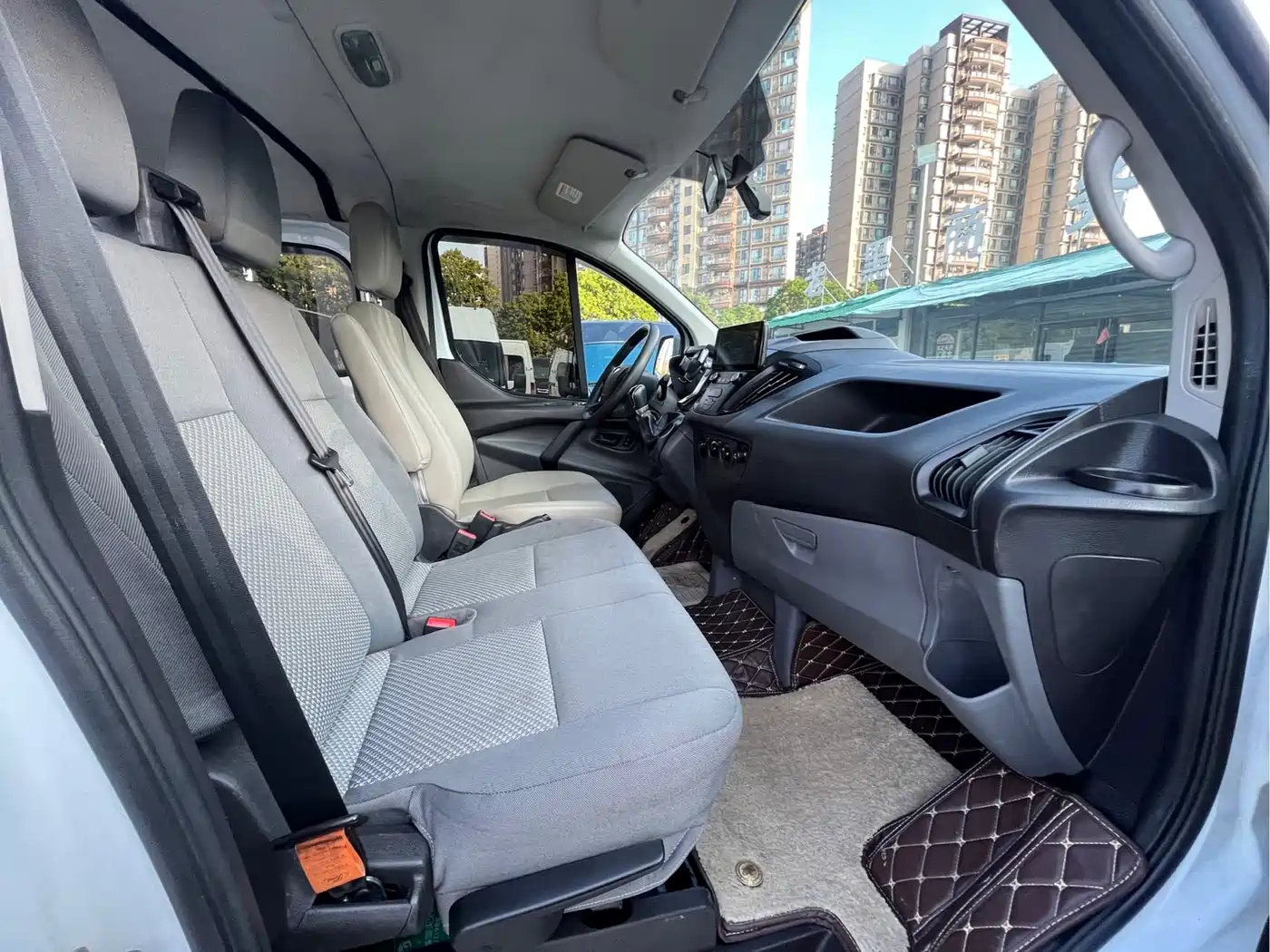 Ford Transit 2021 2019 2.0T Diesel Business Travel Short Wheelbase Low Roof 7-seater China VI