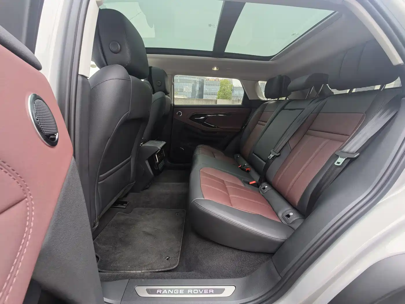 Land Rover Range Rover Evoque 2024 Range Rover Evoque L 249PS Light Master Edition фото 12