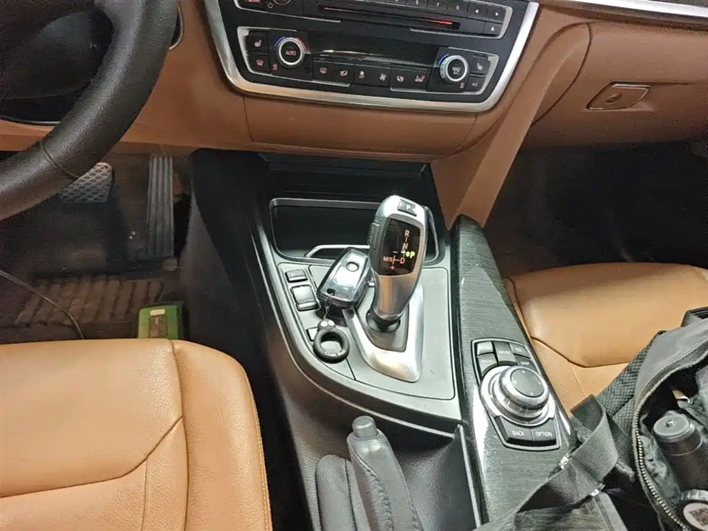 BMW 3 Series GT 2016 320i Design Package фото 14