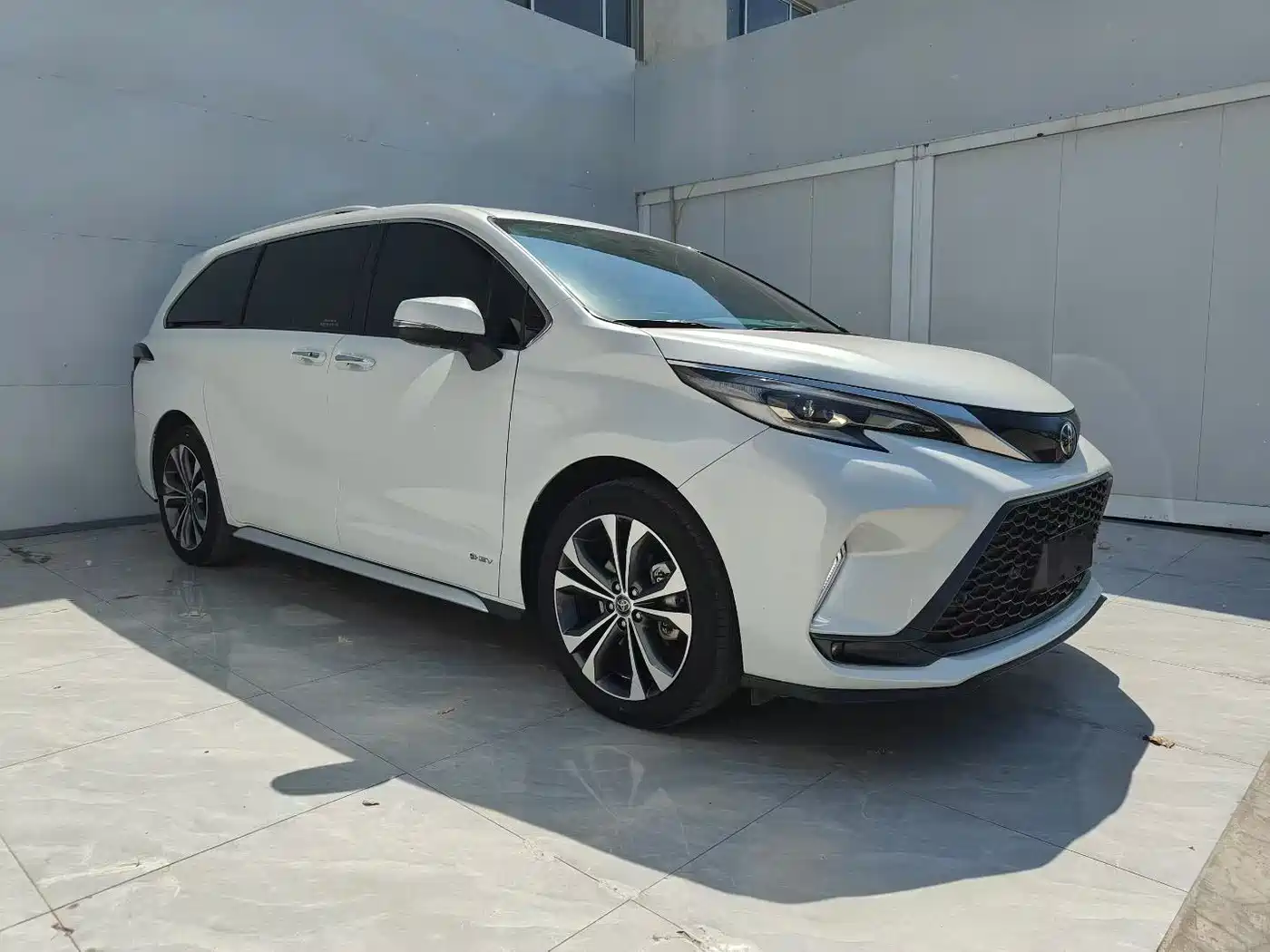 Toyota Granvia 2024 2.5L Hybrid Premium PLUS фото 3