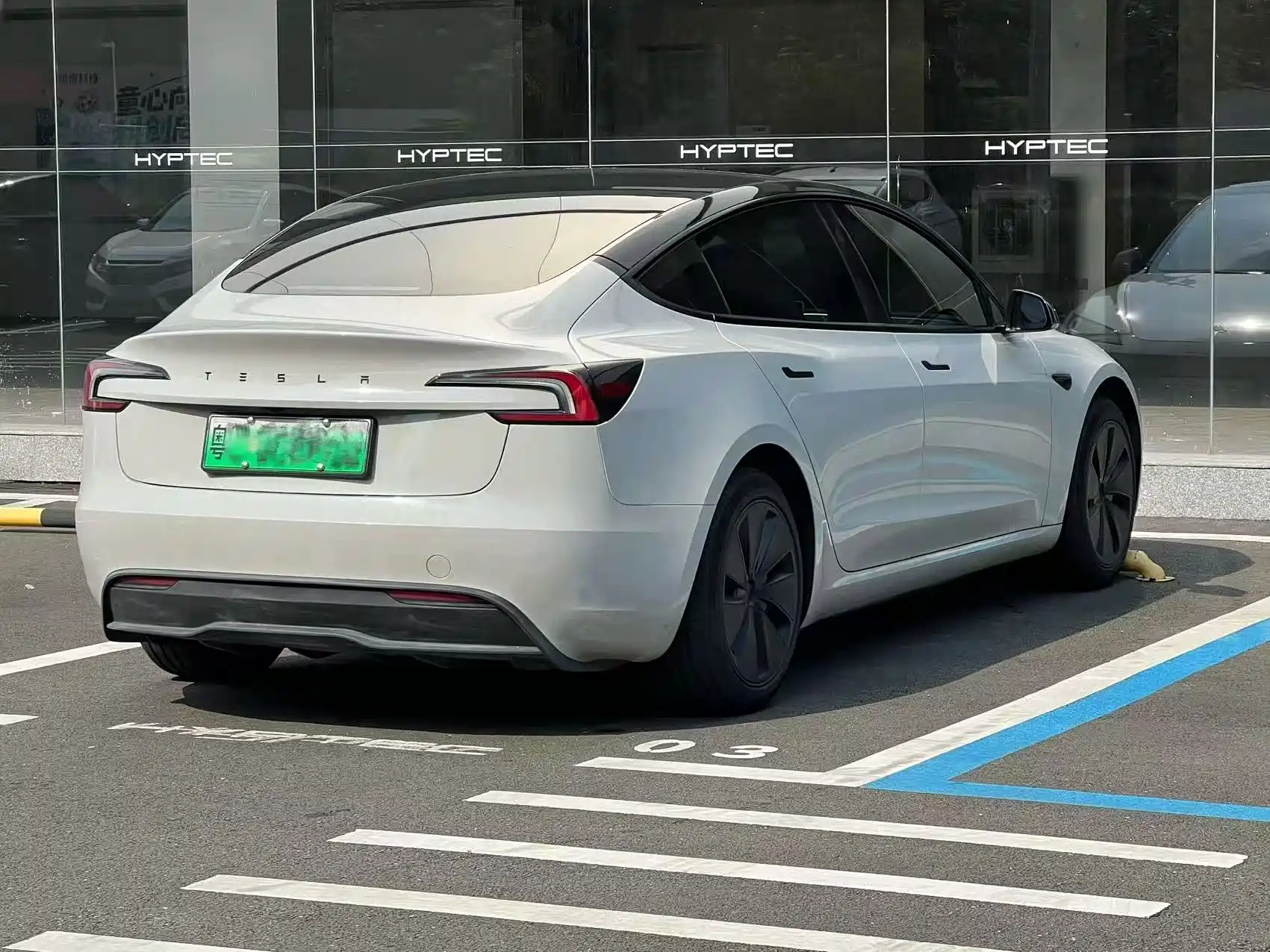 Фото 6 - Tesla Model 3