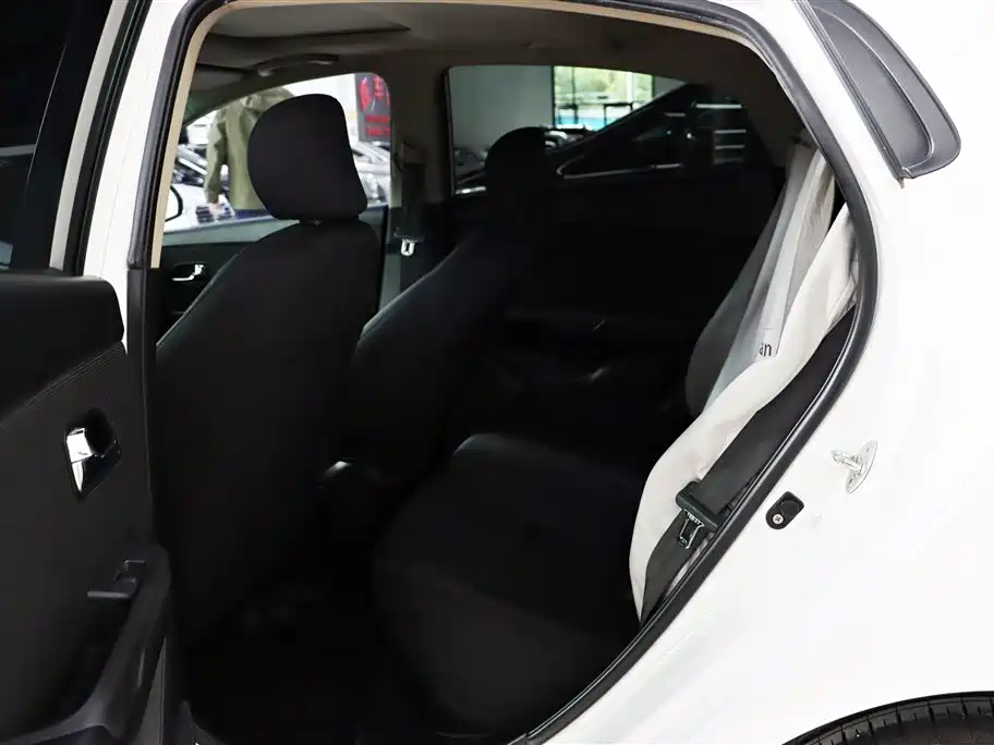 Kia K2 2012 Sedan 1.4L AT GLS Commemorative Edition фото 5