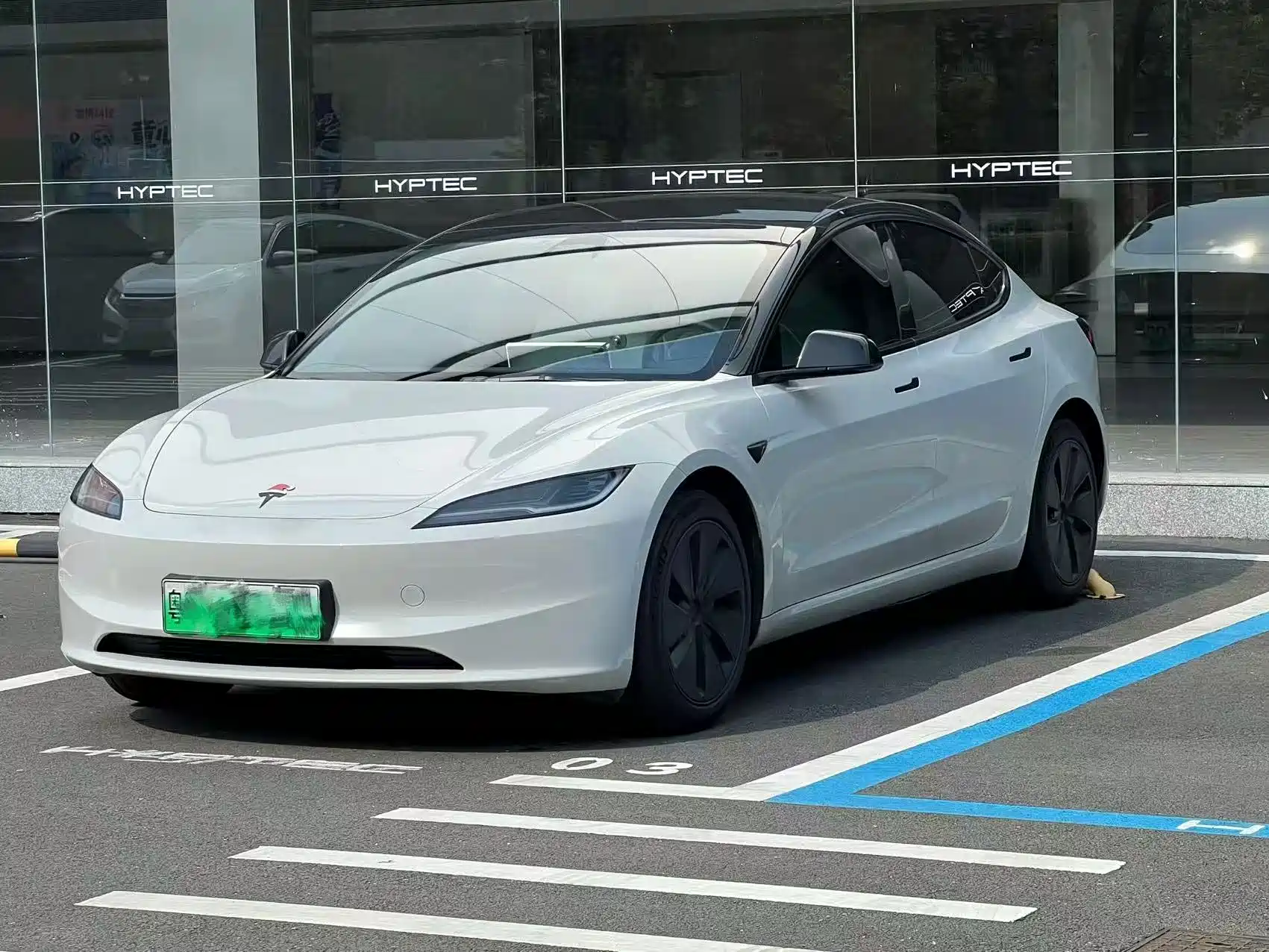 Фото 1 - Tesla Model 3