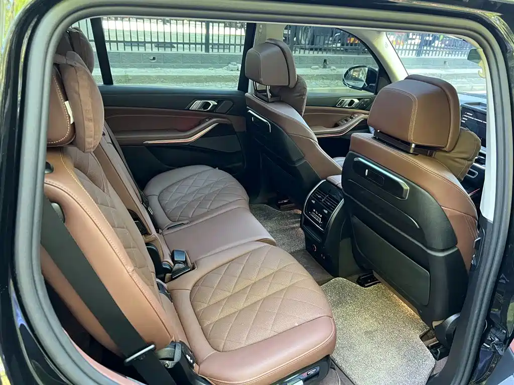 BMW X7 2023 xDrive40i Leading Luxury Package фото 17
