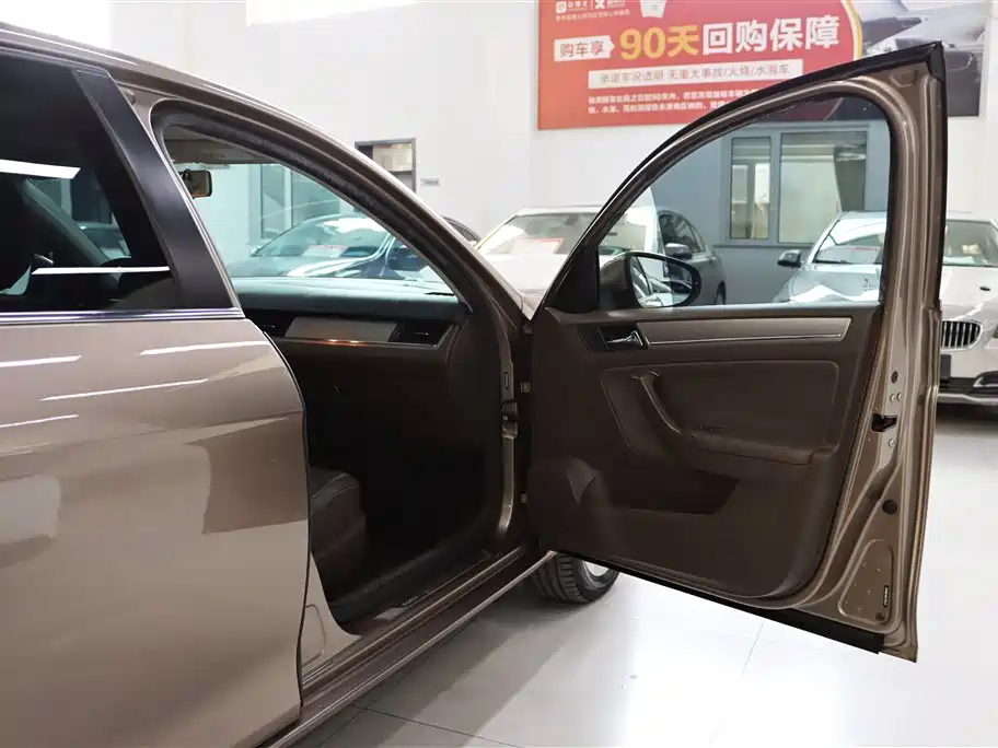 Volkswagen Bora 2014 1.6L Automatic Comfort Edition фото 19