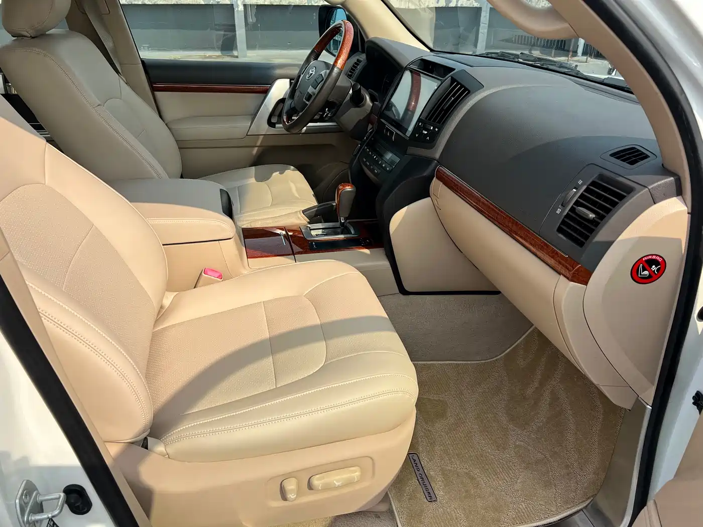 Toyota Land Cruiser (Import) 2015 4.6L V8 Middle East Limited Edition фото 11