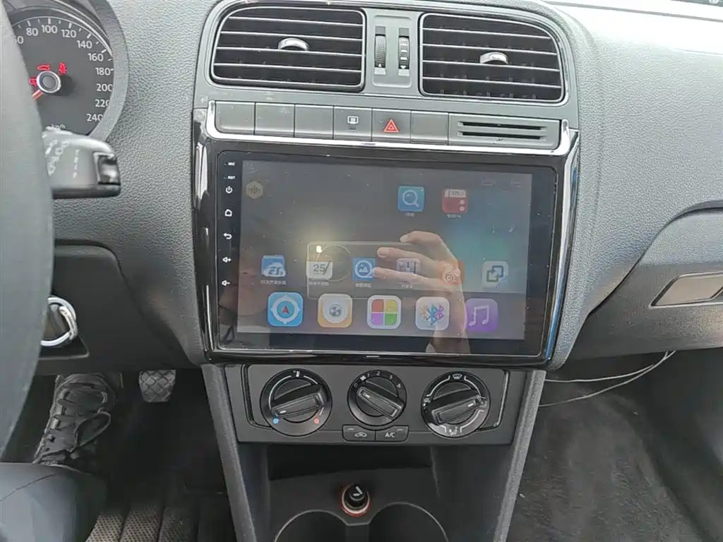 Volkswagen Polo 2014 1.4L Manual Trend Edition фото 13