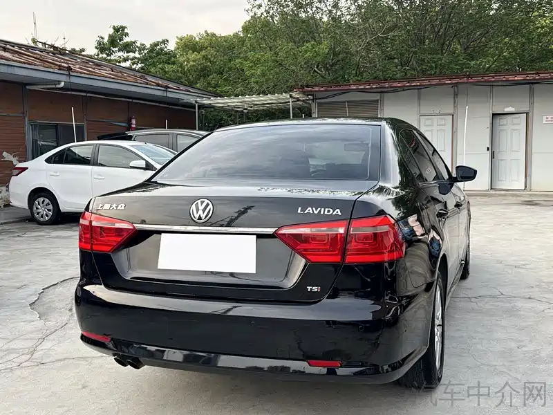 Volkswagen Lavida 2013 1.4TSI Manual Luxury Edition фото 11