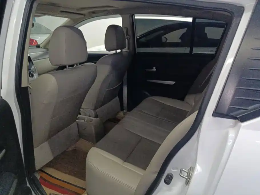 Venucia R50 2015 2015 1.6L Automatic Luxury Edition