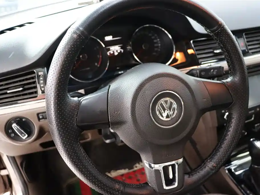 Volkswagen Bora 2014 1.6L Automatic Comfort Edition фото 13