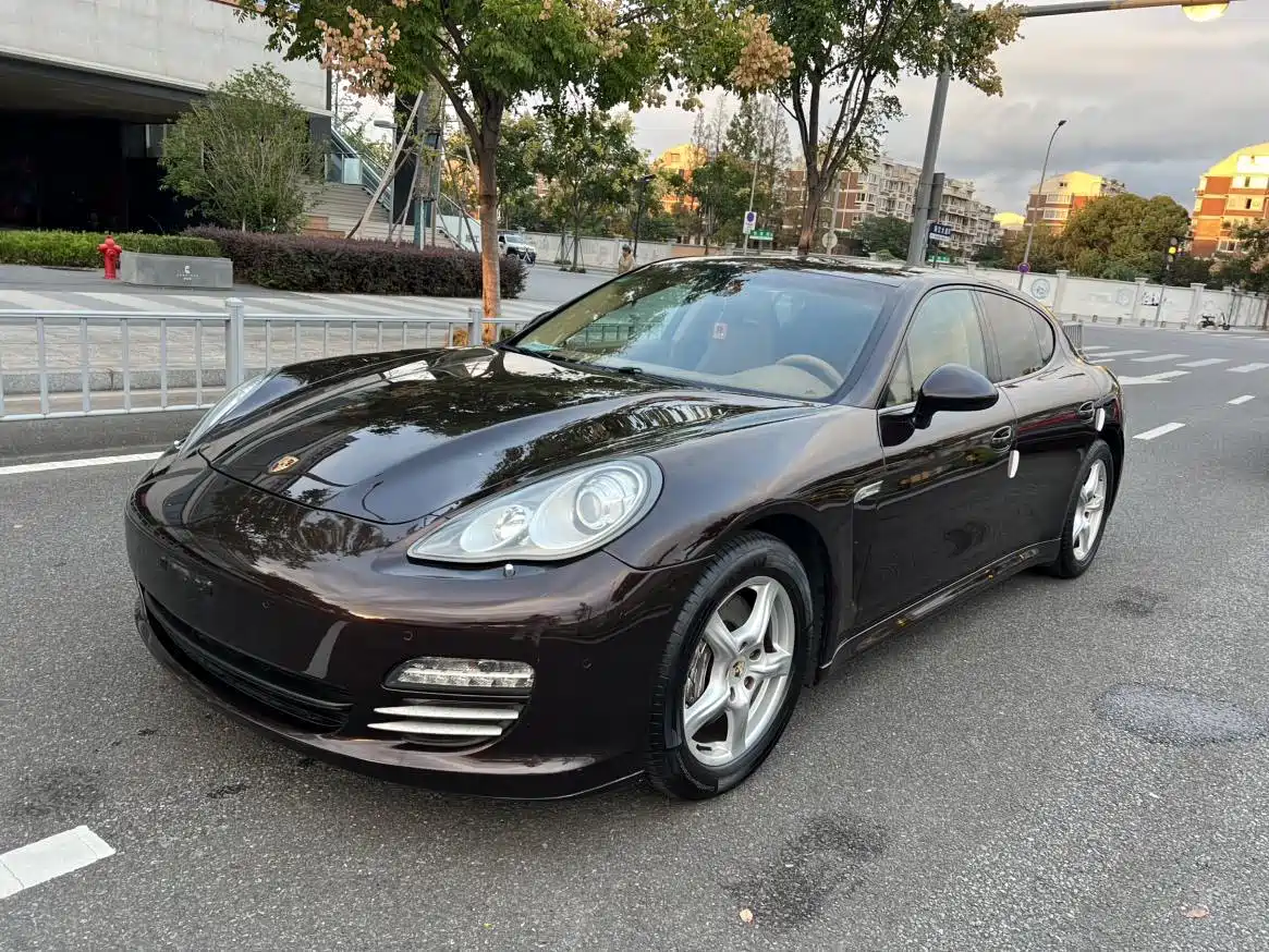 Porsche Panamera 2013 Panamera 4 Platinum Edition 3.6L