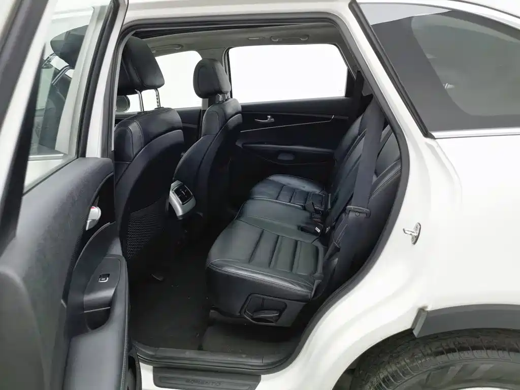 Photo 15 - Kia Sorento