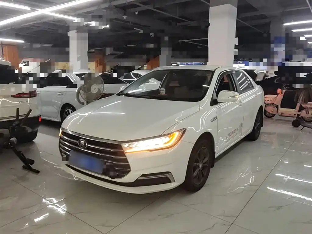 BYD Qin 2019 1.5L Automatic Luxury Edition фото 2