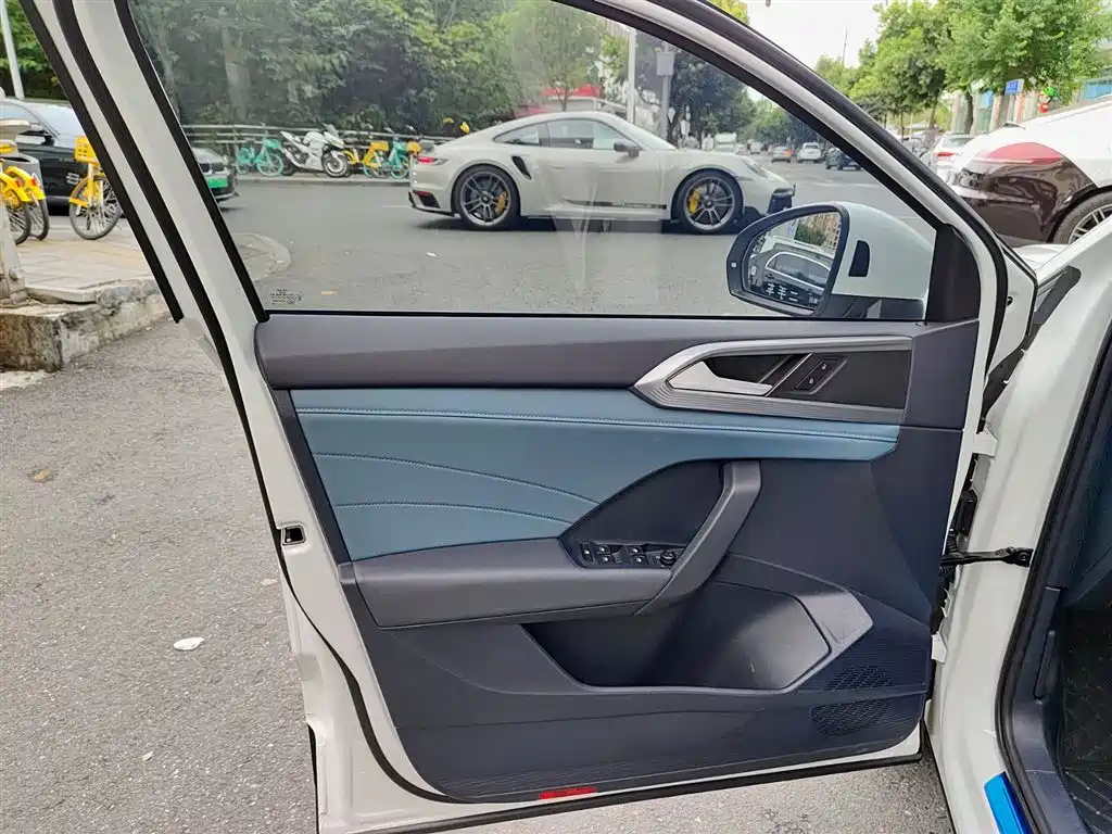 Volkswagen Tharu 2025 2025 Model 300TSI 2WD Bright Moon Edition