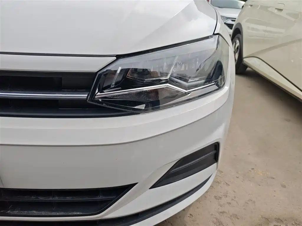 Volkswagen Polo 2019 Plus 1.5L Automatic Panorama Enjoyment Edition фото 18