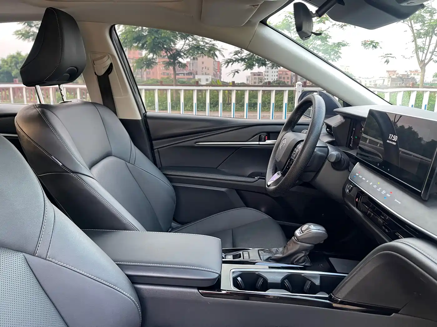 Toyota Camry 2024 Hybrid 2.0HGVP Luxury Edition фото 8