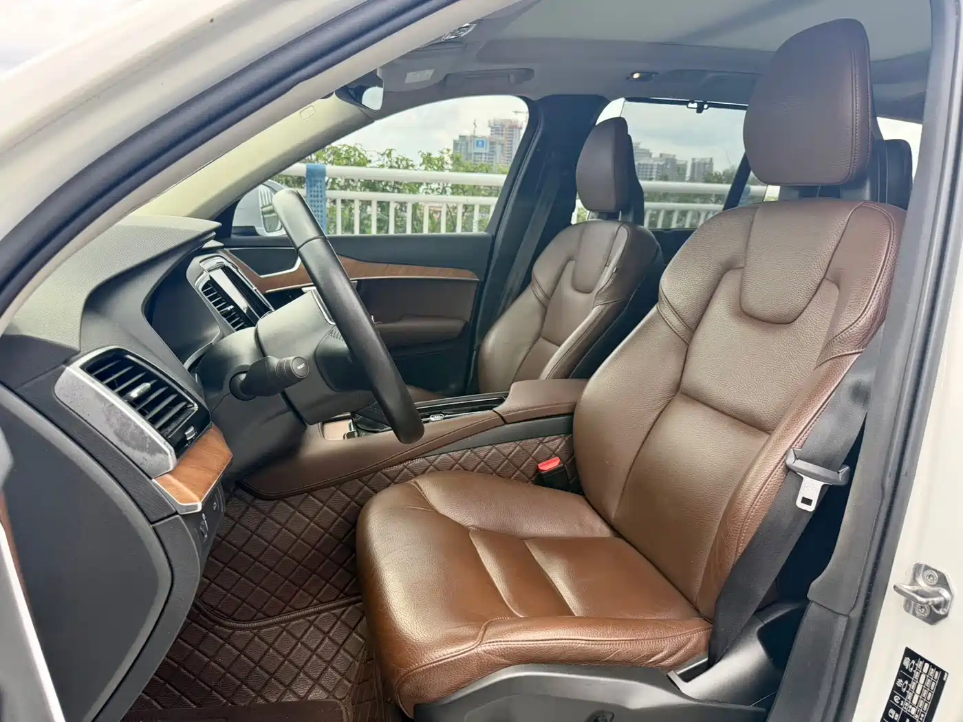 Фото 9 - Volvo XC90