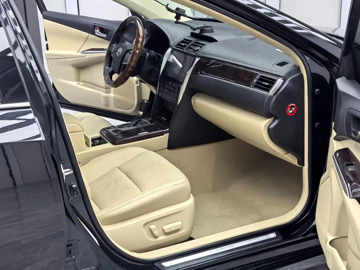 Toyota Camry 2016 2.0G 10th Anniversary Leading Edition фото 11