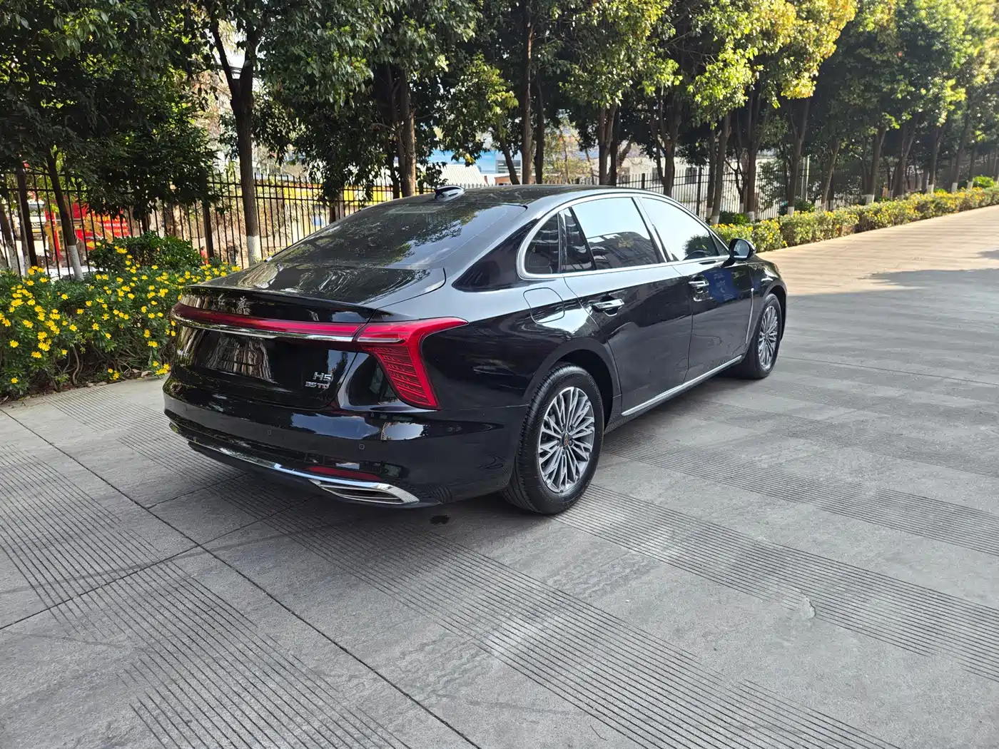 Hongqi H5 2023 1.5T DCT Smart Connect Flag Rhythm фото 10