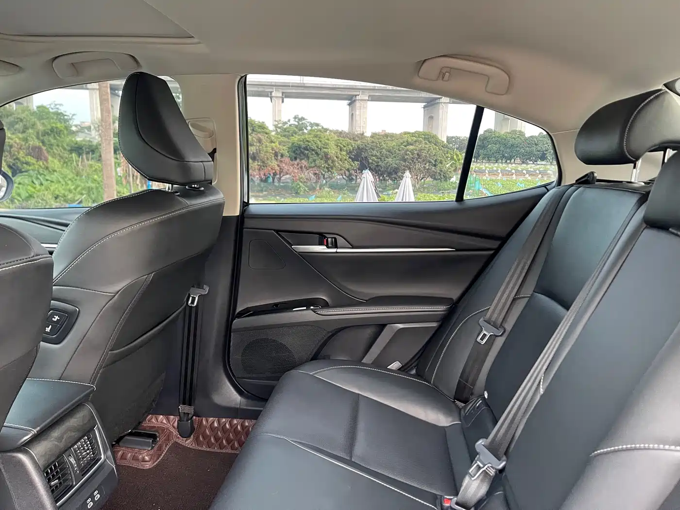Toyota Camry 2024 Hybrid 2.0HGVP Luxury Edition фото 27