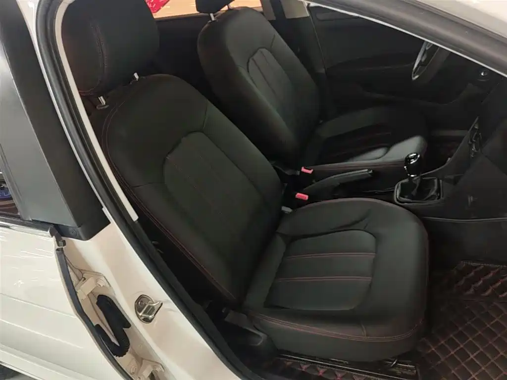Volkswagen Jetta 2015 Value Edition 1.6L Manual Fashion фото 25