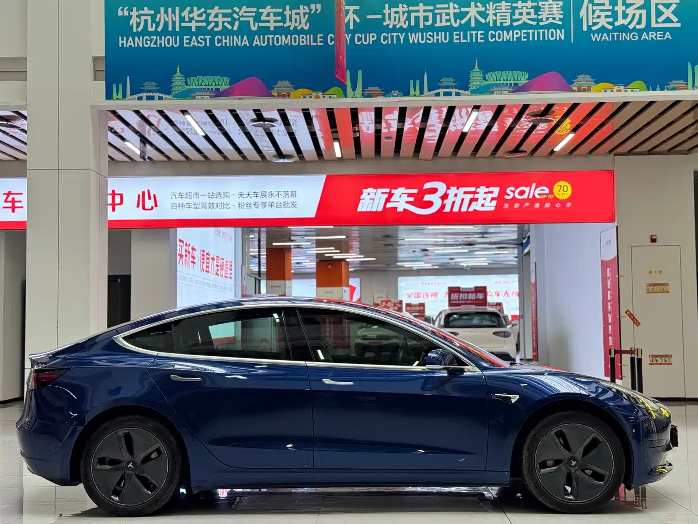 TESLA MODEL 3