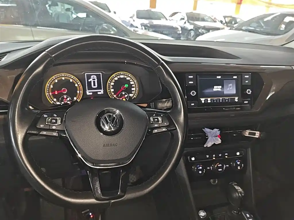 Volkswagen Tharu 2020 280TSI 2WD Comfort Edition China VI фото 10