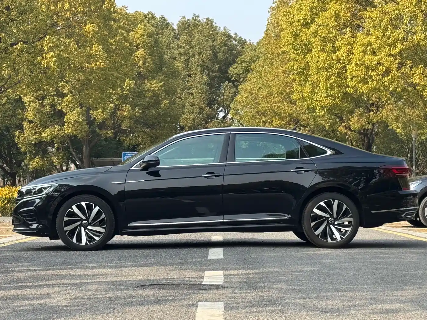 Volkswagen Passat 2023 Facelift 330TSI Luxury Edition фото 4