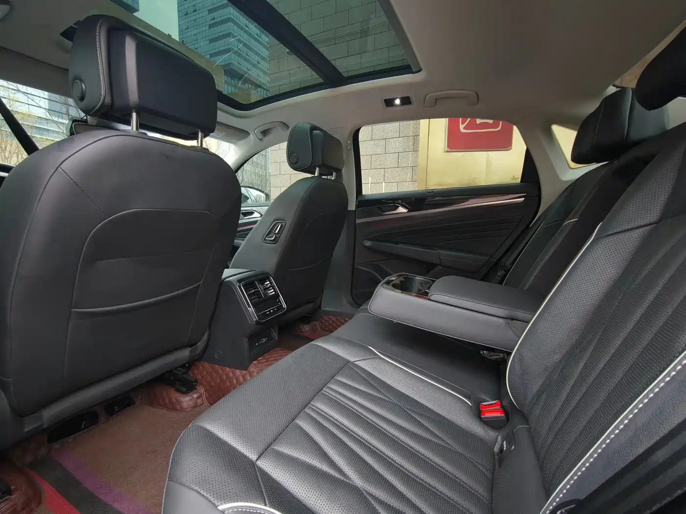 Volkswagen Passat 2023 Facelift 330TSI Luxury Edition фото 6