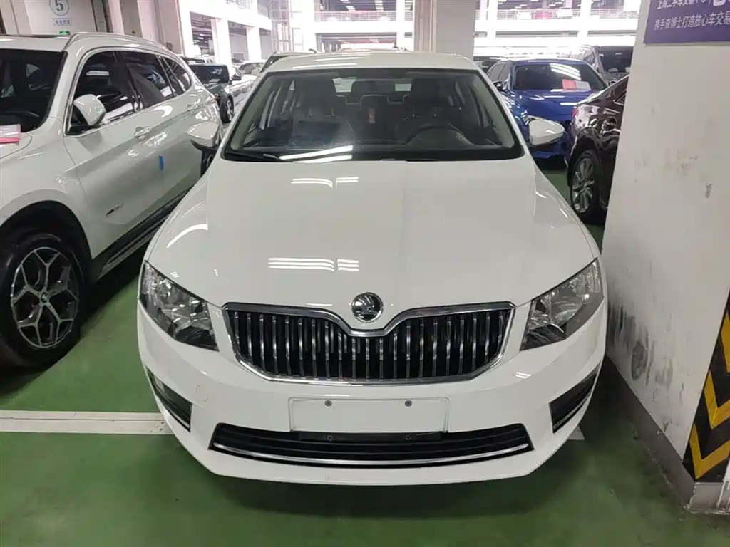 Škoda Octavia 2017 1.6L Automatic Pioneer Edition фото 5
