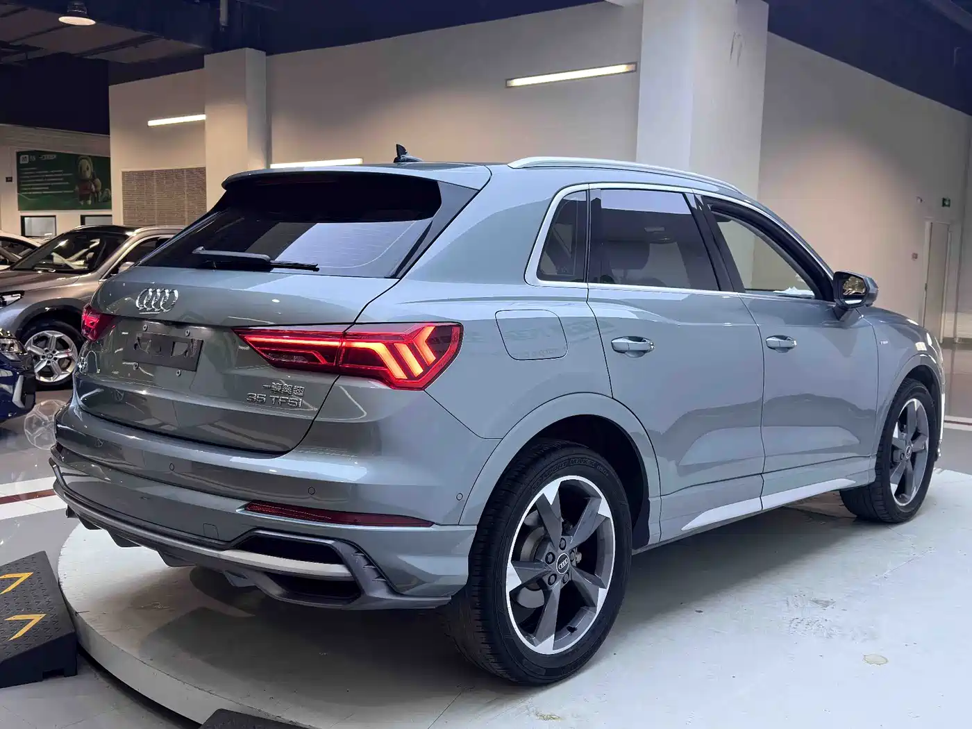 AUDI Q3