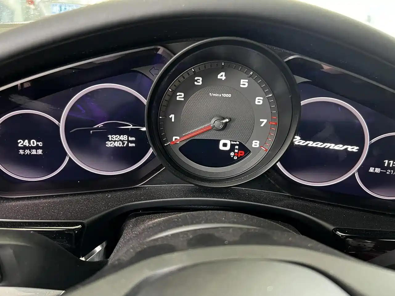 Porsche Panamera 2023 Panamera Executive Long Wheelbase Platinum Edition 2.9T фото 12
