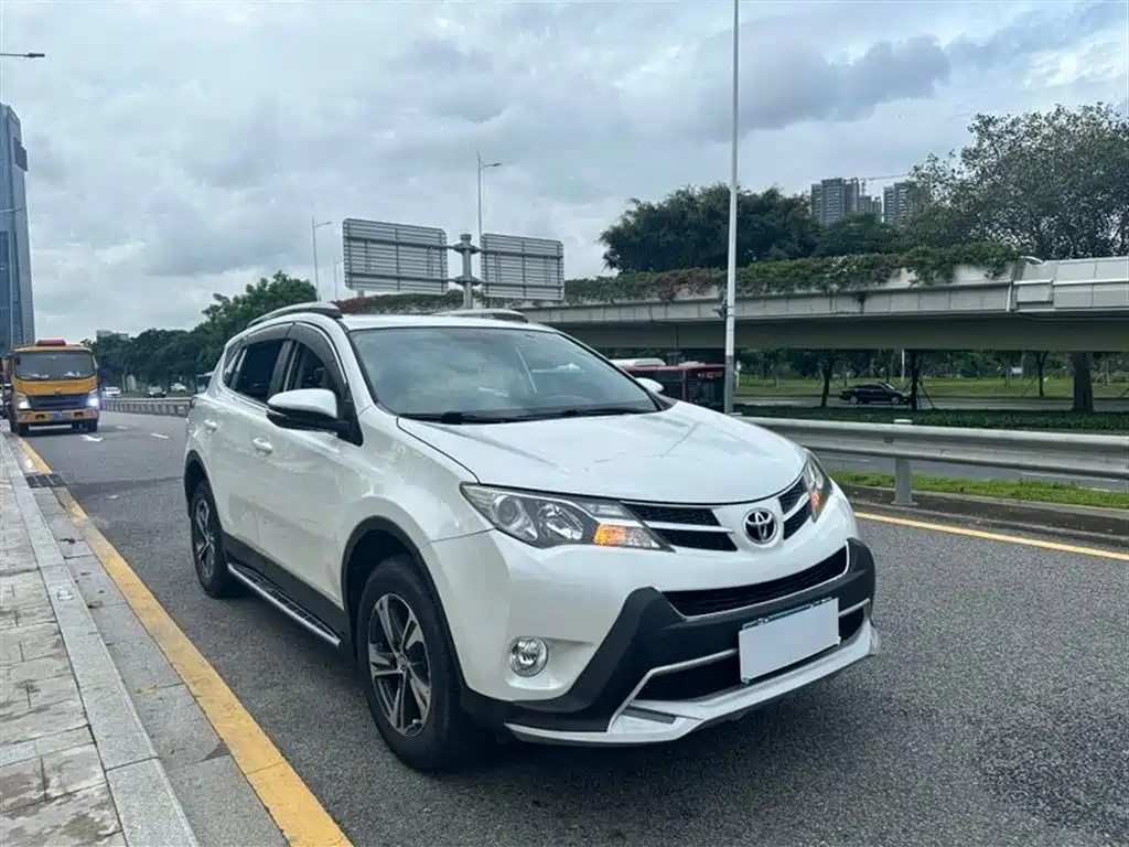 Toyota RAV4 Rongfang 2015 2.0L CVT 2WD Trend Edition фото 3