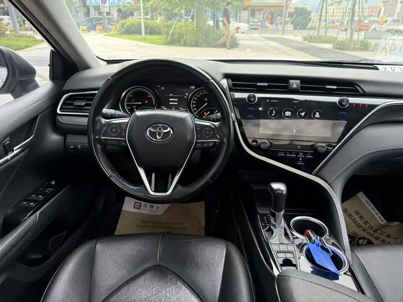 Фото 6 - Toyota Camry